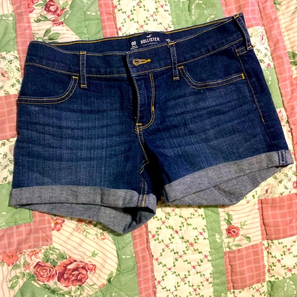 Hollister Pants - Hollister size 00 shorts.